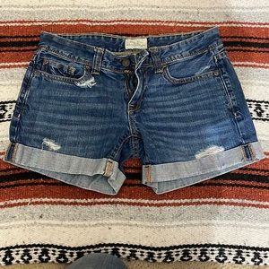 Aeropostale brand size 1/2 *SMALL STAIN*